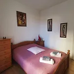 Bel Appartement Tout Equipe! Proche Des Parcs, Avec Sa Cour Privative Et Sa Place De Parking Securisee A 450 M Du Logement