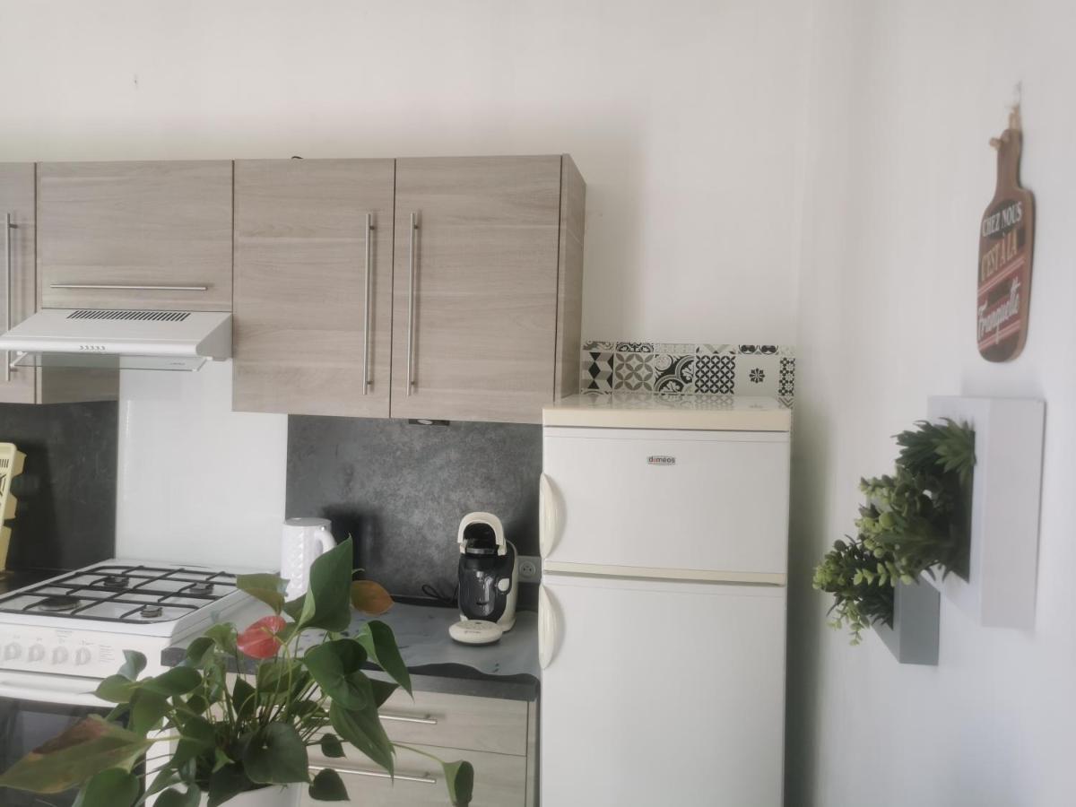 Bel Appartement: Cozy Retreat With Private Courtyard & Secure Parking Apartment Vichy