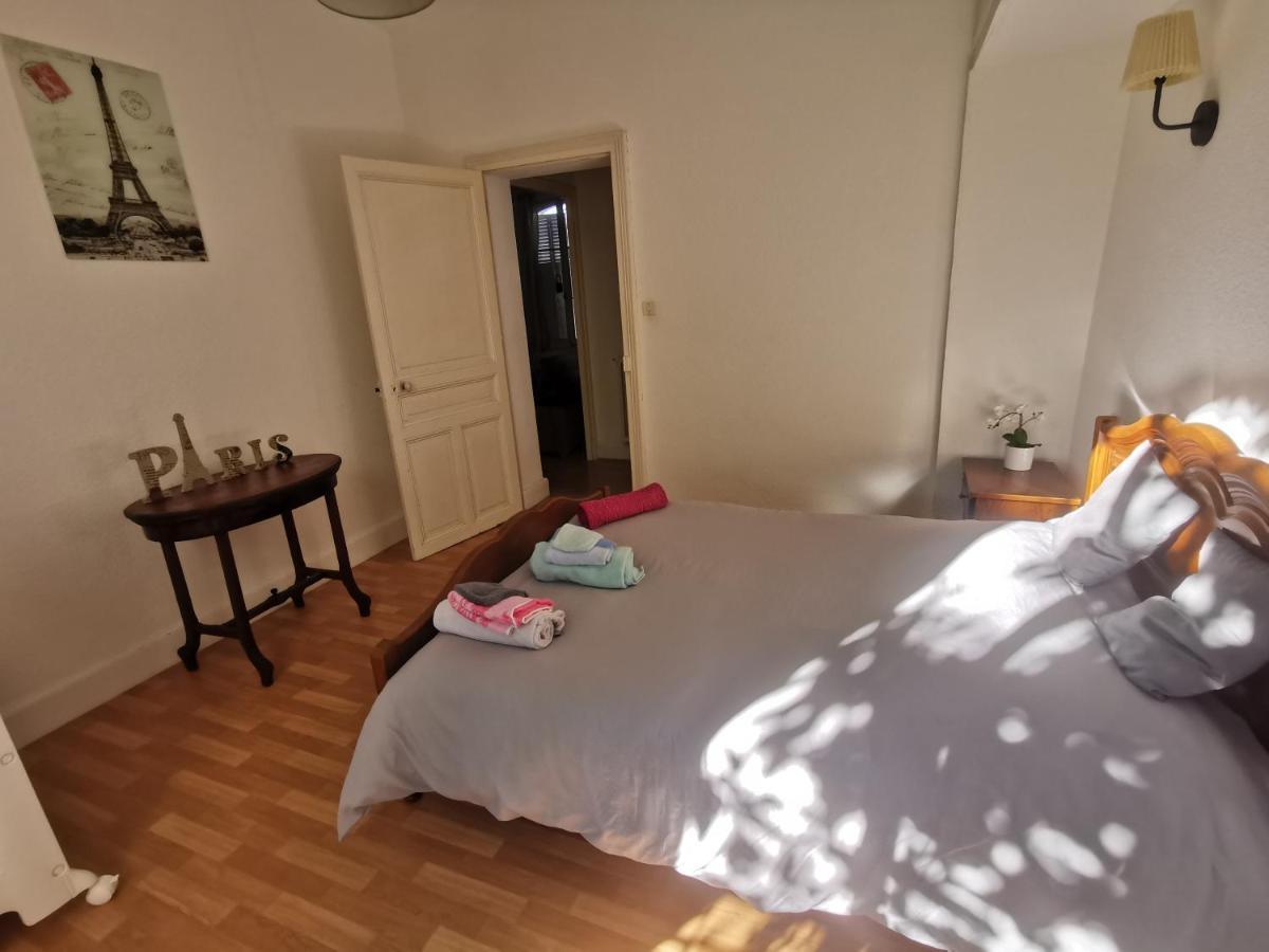 Bel Appartement: Cozy Retreat With Private Courtyard & Secure Parking Apartment Vichy