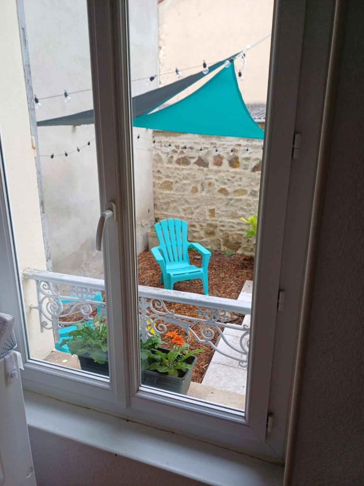 Apartment Bel Appartement: Cozy Retreat With Private Courtyard & Secure Parking Vichy